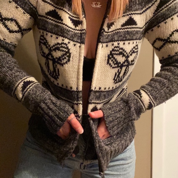 Super cute knit sweater TNA size S - Picture 1 of 7